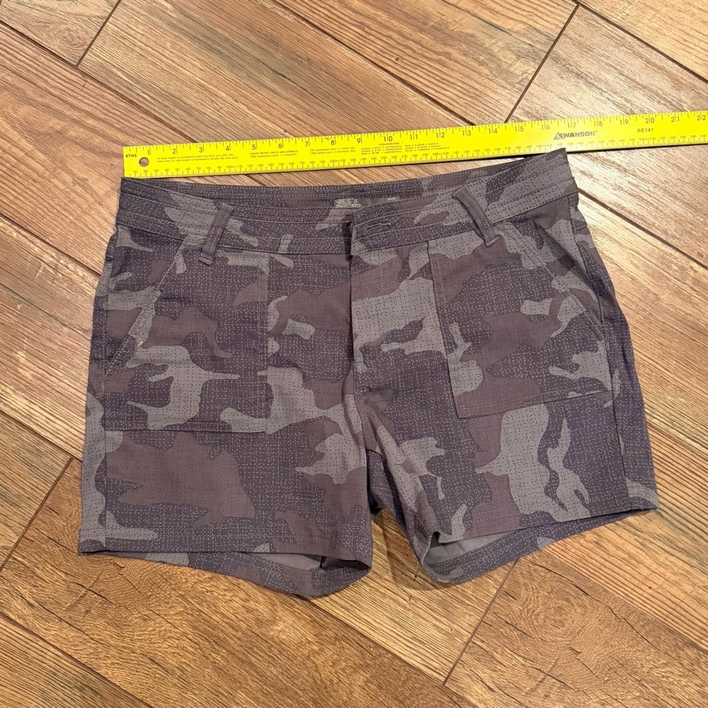 Women’s Prana Camo Print Casual Shorts - Charcoal/camo, size 12